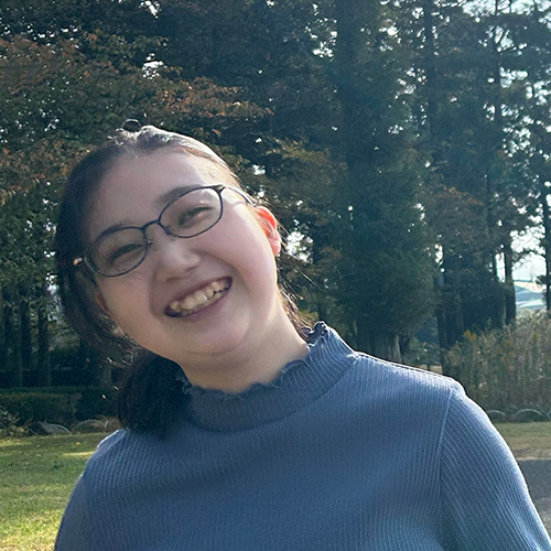 岡田 塔子